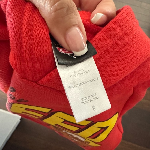 Little Boys Disney Pixar Cars are Red Lightning McQueen sweatshirt size 6 - Picture 4 of 4